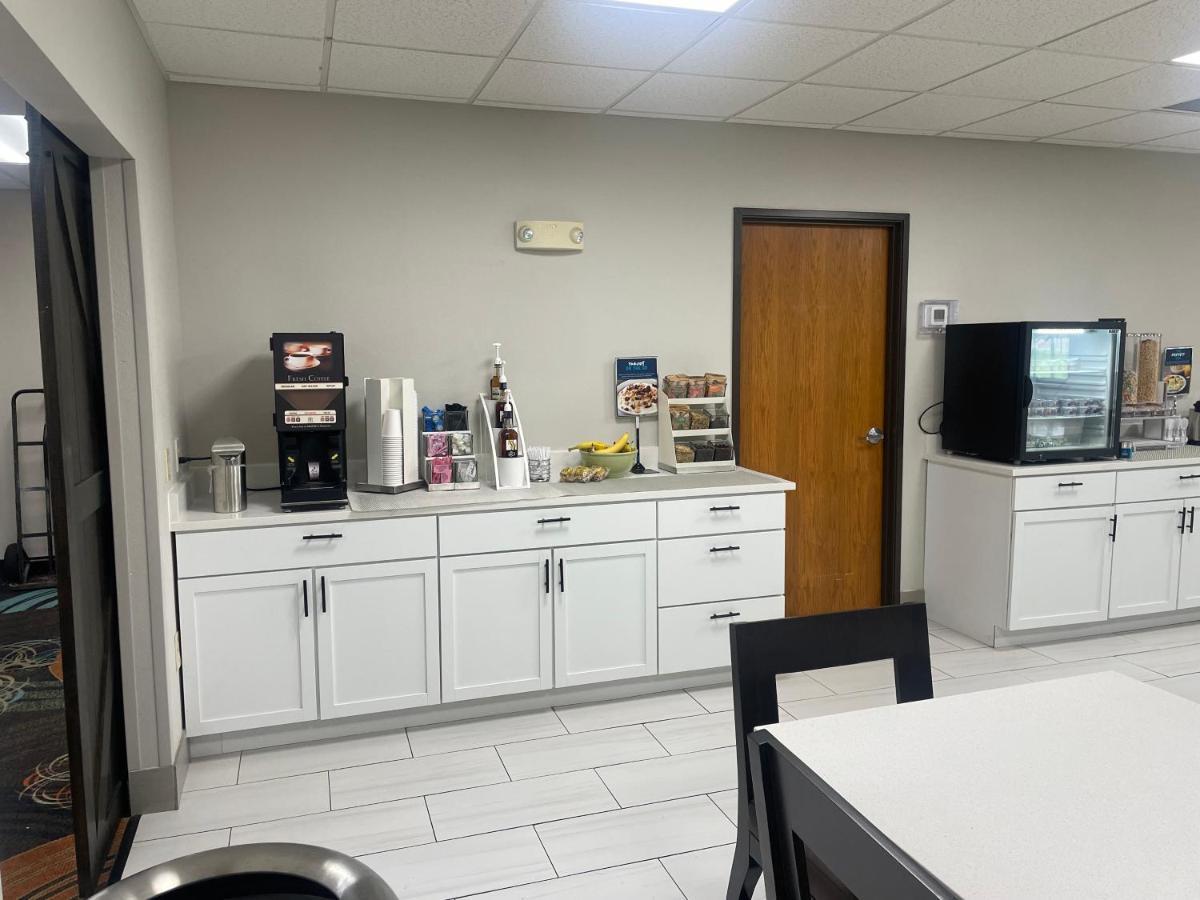 Hotel Clarion Pointe Tomah Esterno foto