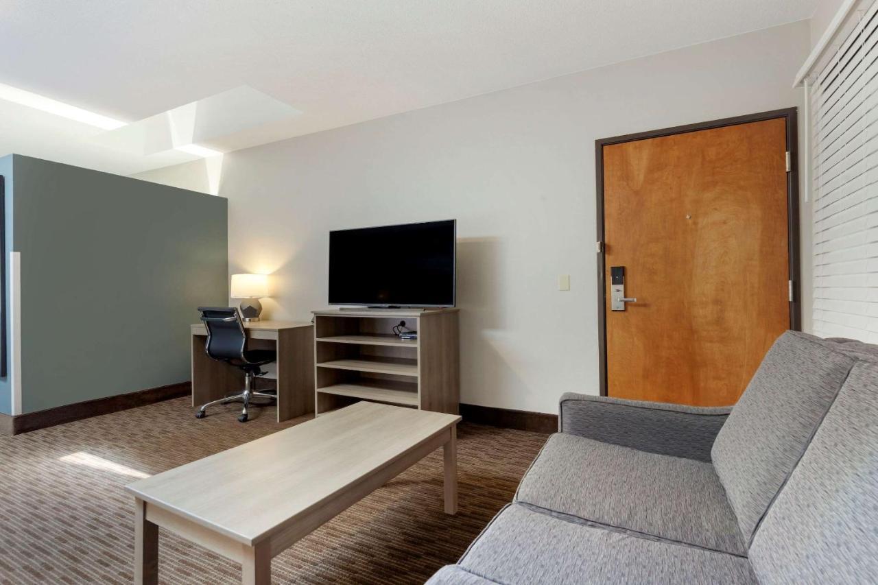 Hotel Clarion Pointe Tomah Esterno foto