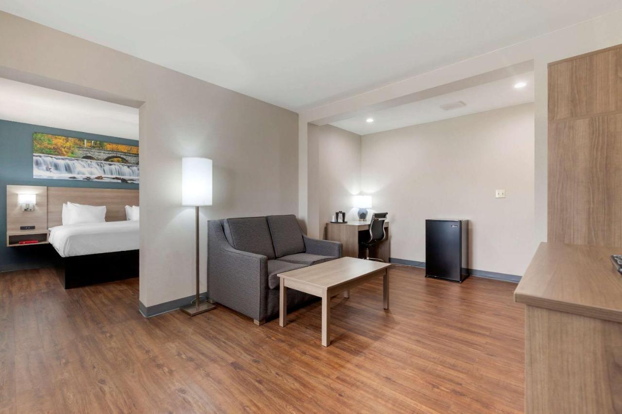 Hotel Clarion Pointe Tomah Esterno foto