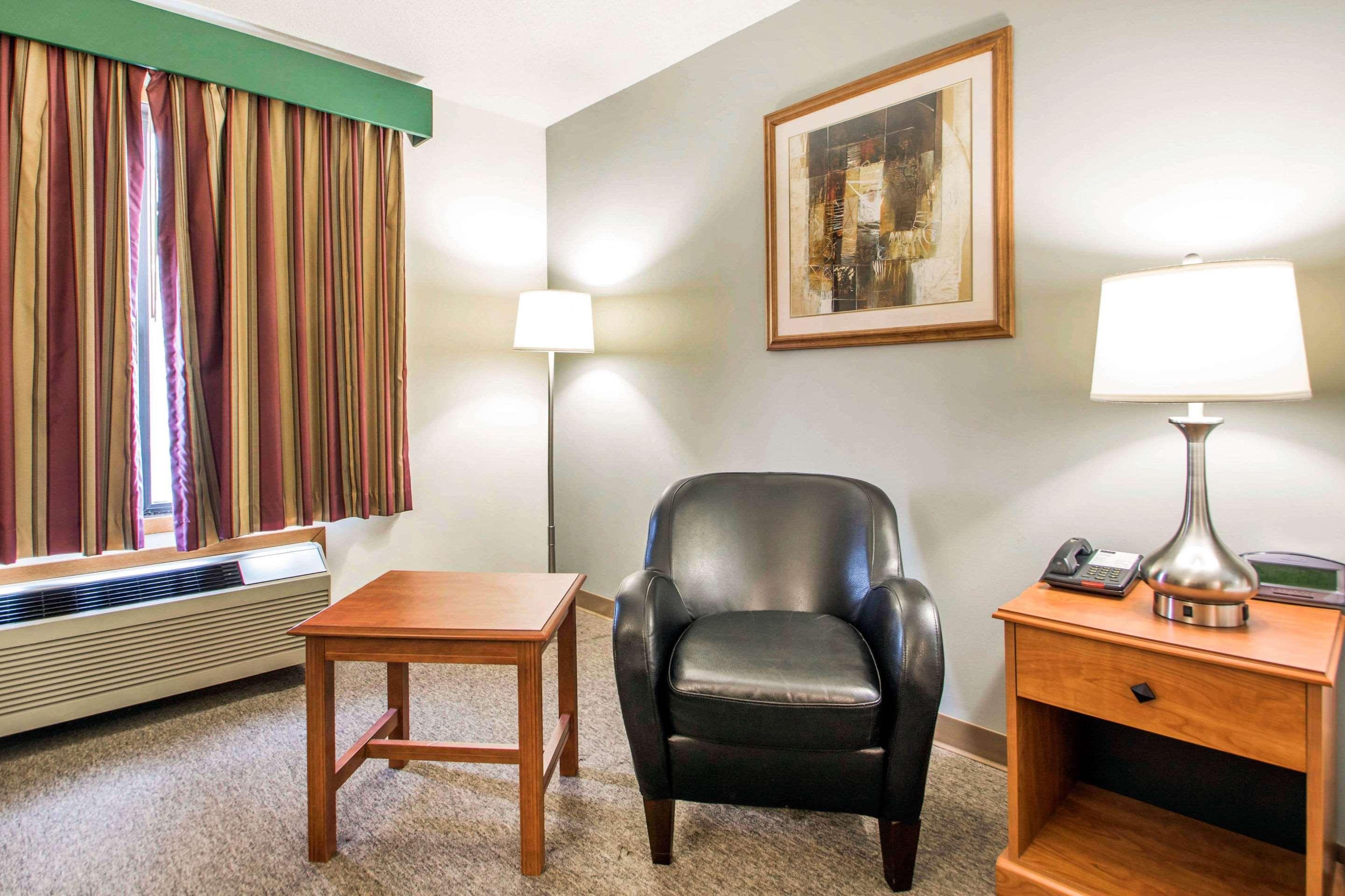 Hotel Clarion Pointe Tomah Esterno foto