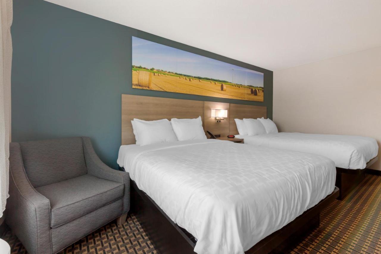 Hotel Clarion Pointe Tomah Esterno foto