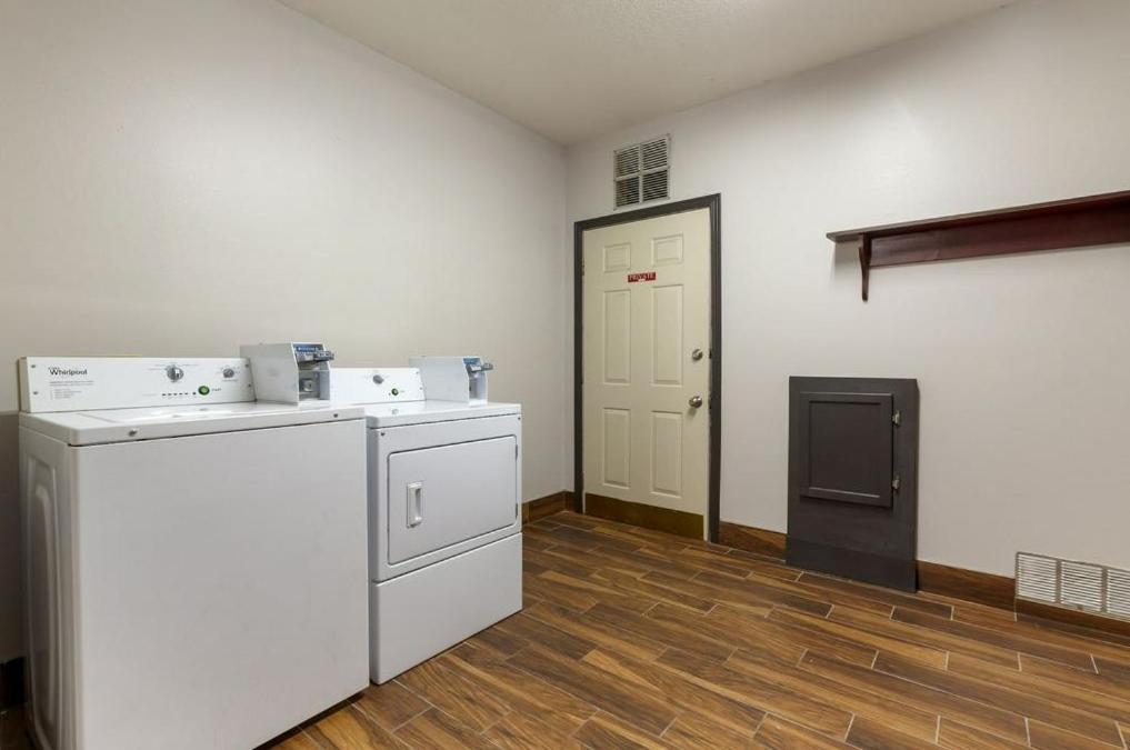 Hotel Clarion Pointe Tomah Esterno foto