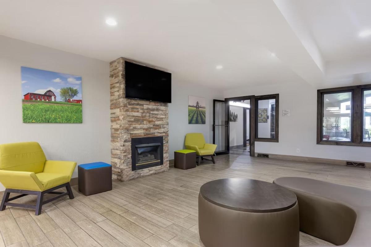Hotel Clarion Pointe Tomah Esterno foto